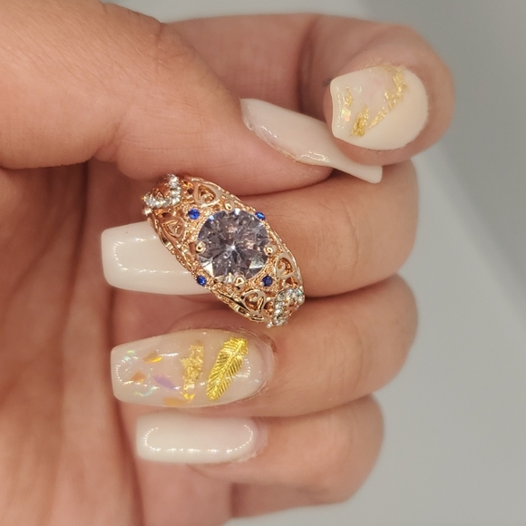 Beautiful Ring - Picture 4 of 4